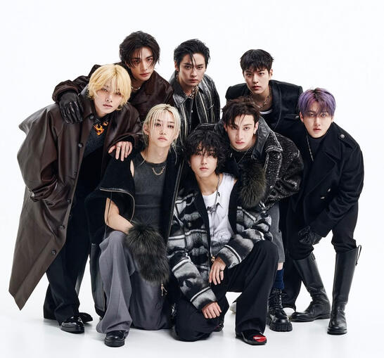 STRAY KIDS